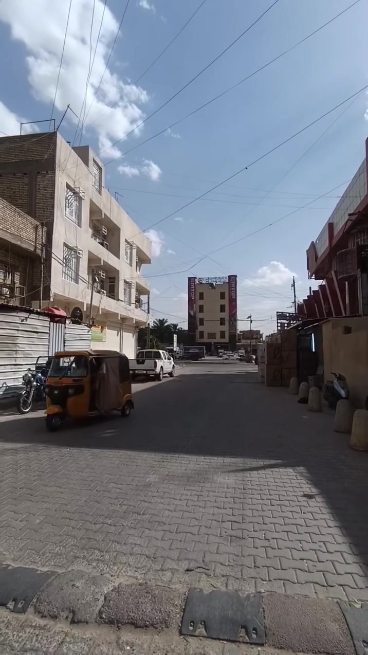 بسم الله الرحمن الرحيم نصف قطعه للبيع 72متر قطاع 10 قريب عشارع العام شارع الطبا يتكون من 6غرف 3قوط  اشراي يتصل سعر خاص استفسار اتصل عل رقم ***********
