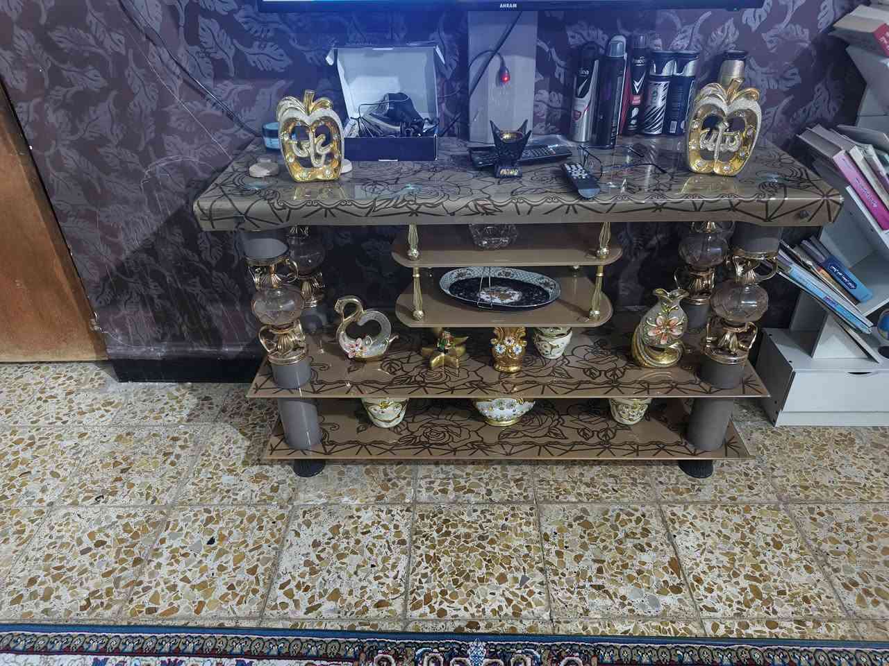 خزان ٢٥٠ لتر ايراني درجة اولى علئ فحص السعر ٤٠ ألف
معرض ٤٥ ألف 
بلازما حجم ٣٢ بيهة خطوط بسيطة السعر ٥٠ الف للاستفسار وات ساب ***********
