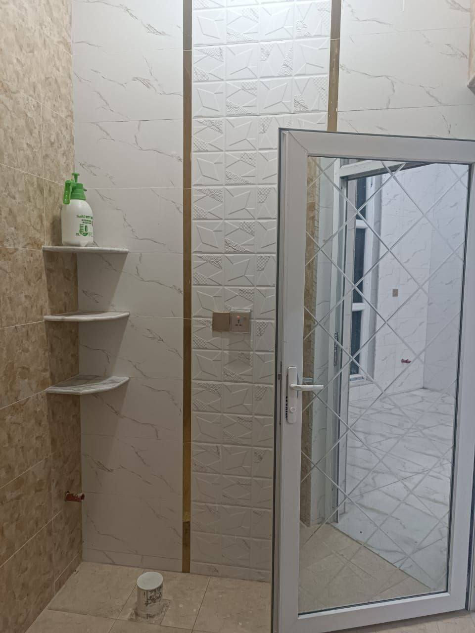 علق بكلمة ( تم ) على المنشور بالصفحة الرئيسية لكي يصلك السعر
لتصلك المزيد من العروض يرجى متابعة الصفحة
👆👆👆

للبيع دار في منطقة الكوت الجديدة مجمع النفط الثاني مساحة 500 متر مقابل ساحة ...
الدار بناء حديث 2025 
طابق واحد :
يتكون من غرفتين نوم وهول ومطبخ واستقبال وصحيات وكراج وحديقة امامية كبيرة وحديقة جانبية كبيرة 
البيت قريب على مدرسة 

📍📍  للاستفسار اكثر يرجى الاتصال على ارقام المكتب
            او التواصل عالخاص
         ☎️   ***********
         ☎️   *********** 

🌍  عنوان المكتب // كوت الخاجية شارع 40
       مقابل العزاوي للاجهزة الكهربائية
       مجاور صبحي ابو الفلافل 

📍📍 نستقبل كافة عروض البيع والشراء للدور والاراضي السكنية.
