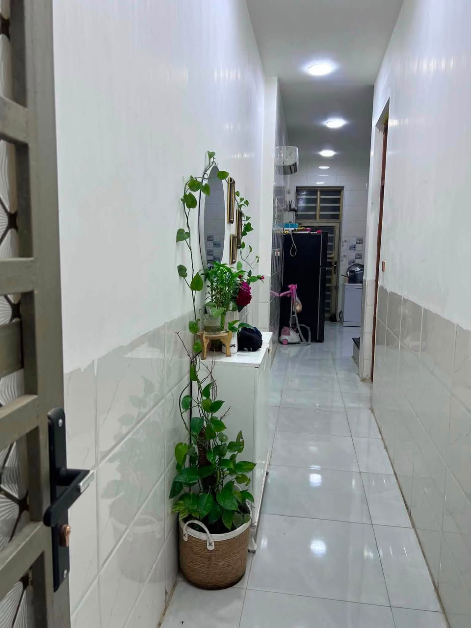 بيت للبيع في الزعفرانية -حي السندباد -قرب مدرسة زهور العراق

بناء حديث  2️⃣0️⃣2️⃣6️⃣ طابو صرف ✅

مساحة البيت 100m 

واجهة البيت 5 نزلل 20

يوجد مدخلين للبيت 

يحتوي البيت على طابقين الاول يحتوي على :

طرمة +استقبال +ممر جانبي+ صالة كبيره + منور + غرفة نوم + حمام داخلي + حمام خارجي 

الطابق الثاني 

غرفة كبيره 6*5

بيتونه كبيره + سطح

سعر البيت 120 مليون 

للاستفسار الاتصال على الرقم التالي 

***********
@الجميع
#الزعفرانية
#عقار
#للبيع
#طابو
