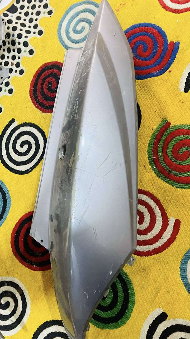 السلام عليكم 
كفرات GTR
لون فيلي (رصاصي)
بلاديه ختم 
كفرات شوي تعبانه 
للبيع السعر 100  وبيها مجال بسيط للشراي
للاستفسار :***********
واتساب : ***********
