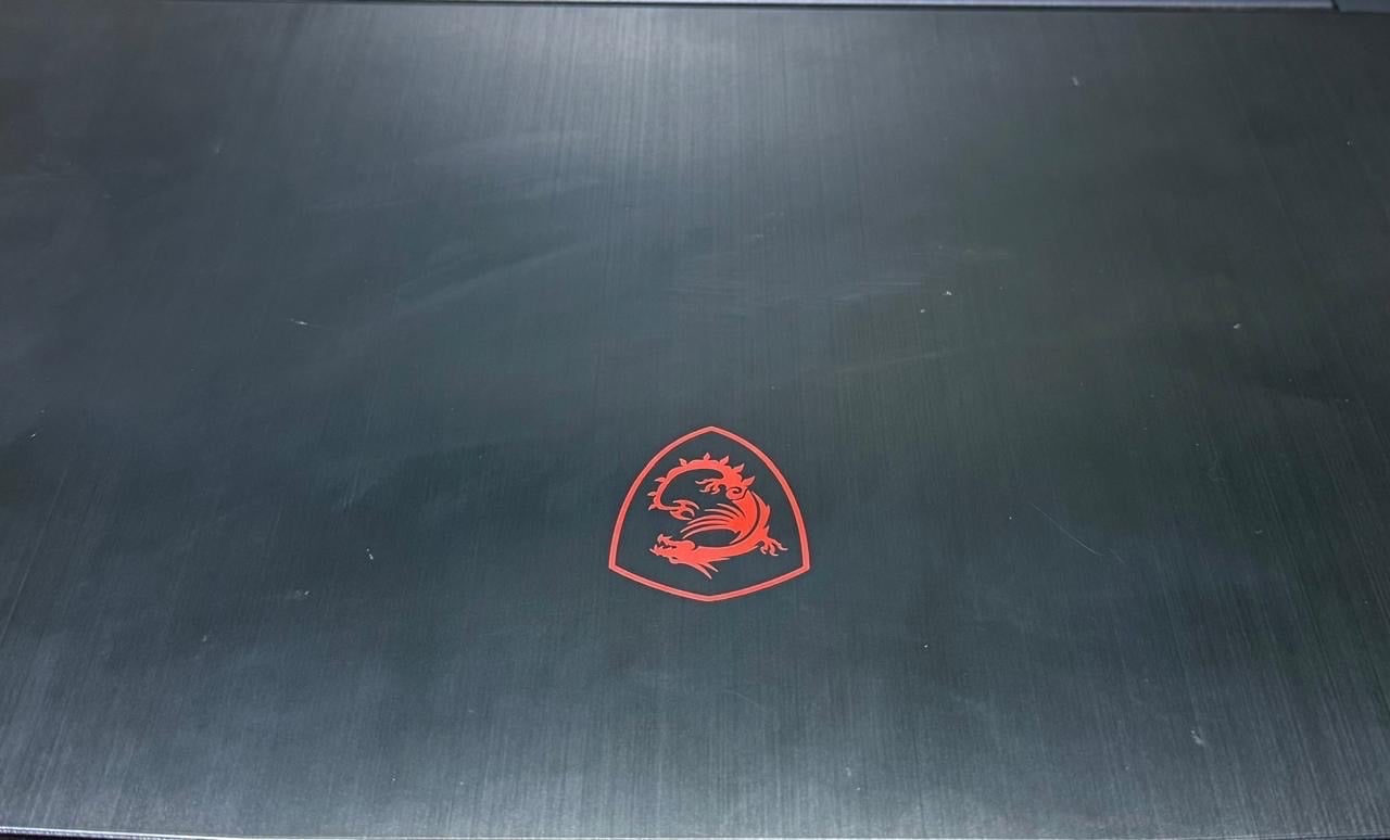 سلام عليكم اخوتي حاسبه MSI معالج انتيل كور اي 7 جيل 12 كرت شاشه انفديا 2050 RTX رامات 16 الهارد واحد تيره استخدام قليل شهر واحد سعر مليون و 300 الف بيها مجال 
مميزات الحاسبه

تصميم نحيف وخفيف (حوالي 1.86 كغم) سهل الحمل  

⚡ الأداء القوي
	•	معالج Intel Core i7 جيل 12 قوي جدًا للبرامج الثقيلة والألعاب  
	•	كرت شاشة RTX 2050 مناسب للألعاب والتصميم والمونتاج  
	•	رام 16GB تسمح بتشغيل عدة برامج بدون بطء  
	•	SSD سريع يقلل وقت التشغيل والتحميل



� مناسب للألعاب


	•	 
	◦	PUBG ✔️
	◦	GTA V ✔️
	◦	Fortnite ✔️
	◦	Warzone ✔️
	•	

شاشة 144Hz تعطي سلاسة عالية في الألعاب  



️ شاشة ممتازة
	•	شاشة 15.6 بوصة Full HD واضحة جدًا  
	•	IPS تعطي ألوان جيدة وزوايا رؤية واسعة  
	•	مناسبة للألعاب، الأفلام، والتصميم

⸻

🔌 مميزات إضافية
	•	Wi-Fi 6 سريع للإنترنت  
	•	منافذ كثيرة (USB-C، HDMI، USB-A)  
	•	يمكن ترقية الرام والتخزين لاحقًا  
	•	مناسب للدراسة، الألعاب، التصميم، والبرمجة

⸻


رقمي *********** متواجد فيس و واتساب