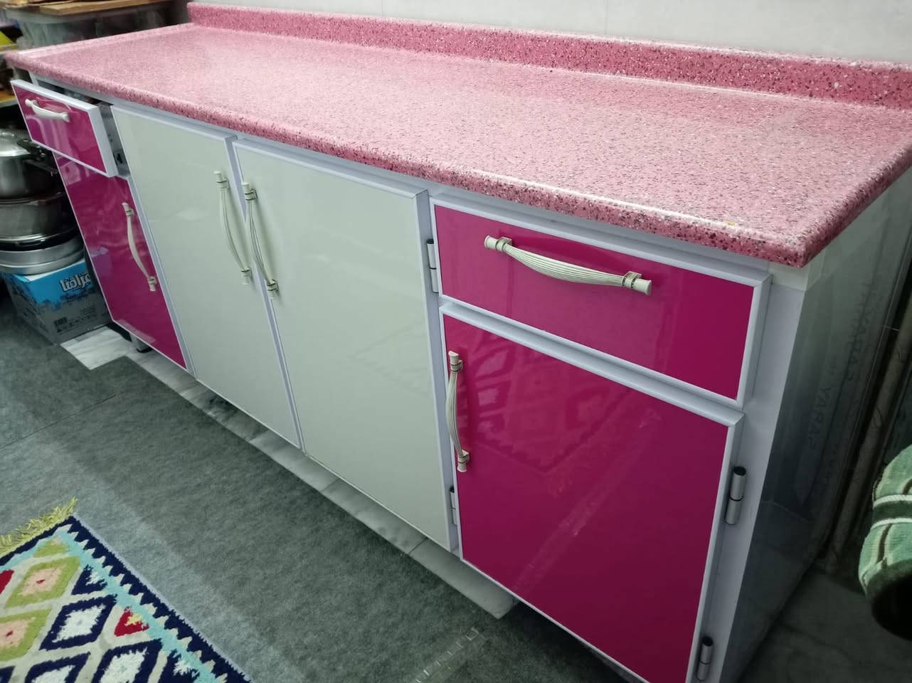 السلام عليكم
عندي  هذا كاونتر نظيف كلش مكاني بغداد الكرخ


**إذا كنت صاحب هذا الإعلان وتريد حذفه لأي سبب، رجاءا أرسل رسالة إلى الدعم الفني**