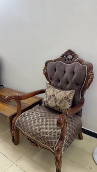 كراسي ثنين مع طاولة السعر 275 المكان بغداد المنصور للتواصل 07778002586