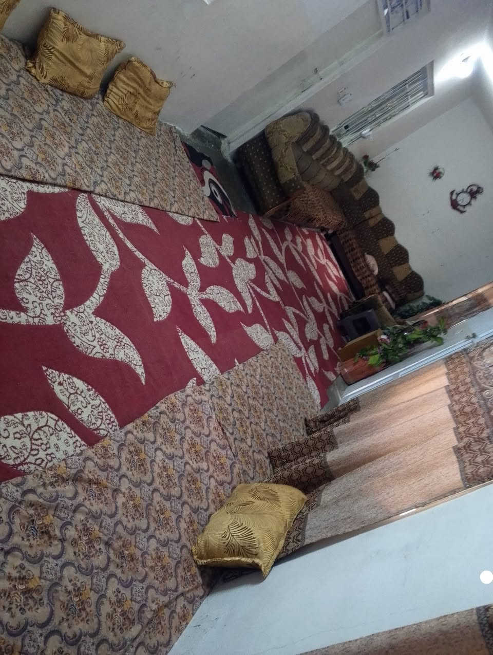 السلام عليكم بيت للبيع كوكجلي فرع المرطبات قرب اسواق رمضان مساحة 250 متر مدخل البيت دوسه عرض 3 امتار  يتكون من 3 غرف نوم اكبار 5×4 وهول 15×3 ومطبخ مربع 4×3.5 مع مشتملات وبيتونه درايج داخلي وحوش كبير يسع 7 سيارات شارع تجاري وشرط زراعي للاستفسار الاتصال بالرقم *********** الاسيا واتساب فقط ***********
