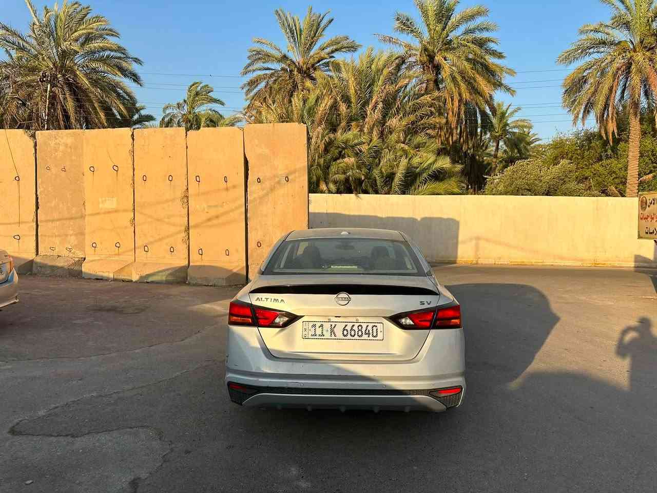 يا الله 
نيسان التما 
موديل ٢٣  SV 
رقم بغداد حره 
السيارة مكفوله من الكير والمكينة والغد والشاصي 
كهربائية كامله تبريد كامل 
حادثه موضح بلصور 
ماشية ٨٨ الف 
السيارة مستعجل على بيعته 
مكاني البياع 
رقم تلفون ***********
السعر ١٢٧ $
