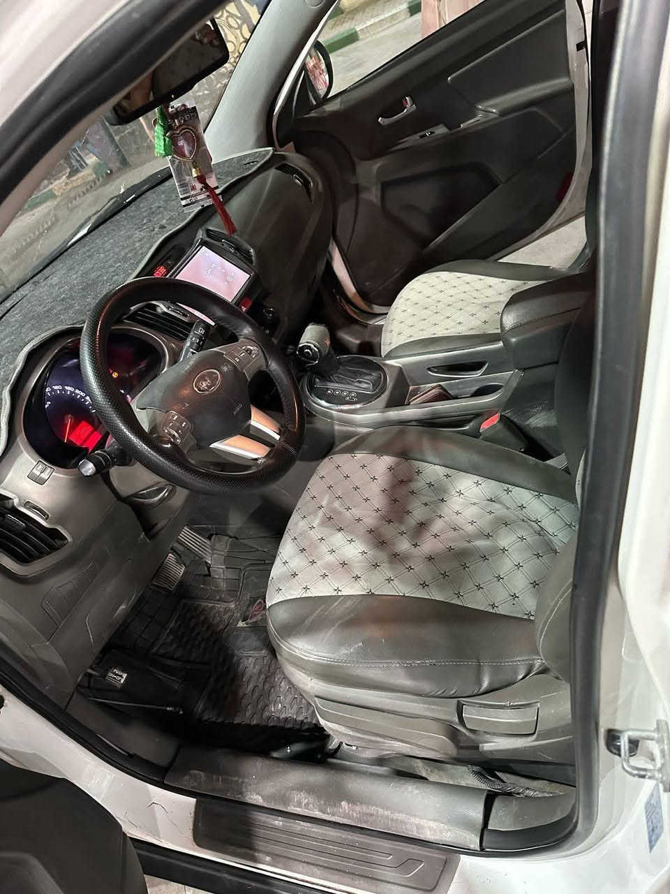 سبورتج موديل ١١ سليمانيه تحويل موباشر صبغ عام كير محرك جديد تخم تاير صدر جديد سياره جهزه اي نقص مابيه بهه جاملغ أمامي وخلفي بس عنوان بغداد سبع قصور السعر ١٠٥ اريد ابيع 
***********
