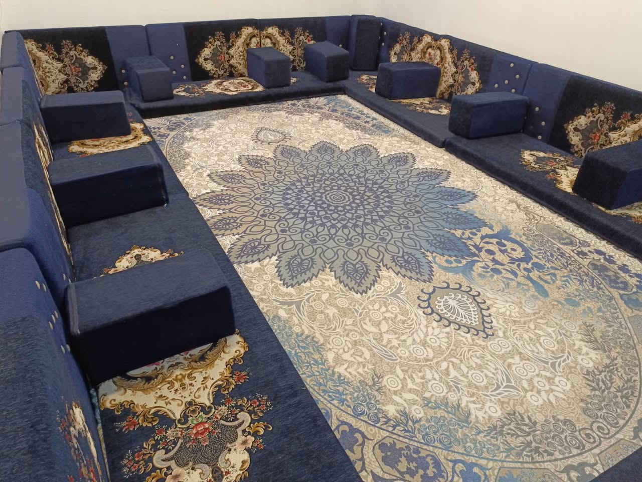 🛑بسم الله الرحمن الرحيم 🛑
السلام عليكم  ديوان جلسه عربيه للبيع 
الون نيلي
ايكفي الغرفه 3×5
للاستفسار:***********
