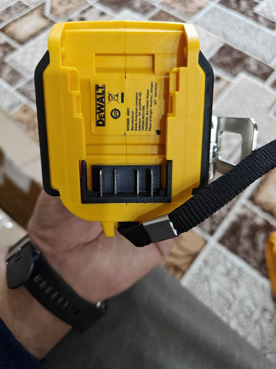 للبيع دريل ديولت طوبه حديد امازون  وياه فقط بطاريه بدون شاحنه لسعر 70 ويا التوصيل للتواصل ***********7
