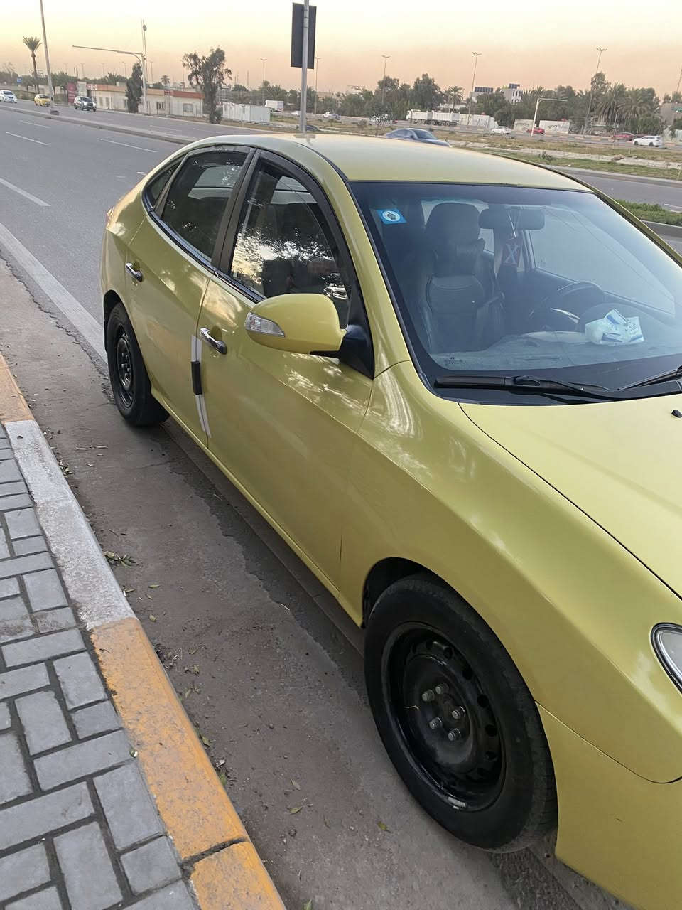 سلام عليكم البيع النتره موديل 2011 شركه العامه سياره جديده مكينه كير تبريد درشمه ارضيه كشنات خليجي سياره لا تبديل ولا ايشي بيها فقط قماره ربع بيها تصليح آثار شجره وكعت عليها اسعر 95 وبيها مجال مكاني بغداد اتصل ***********
