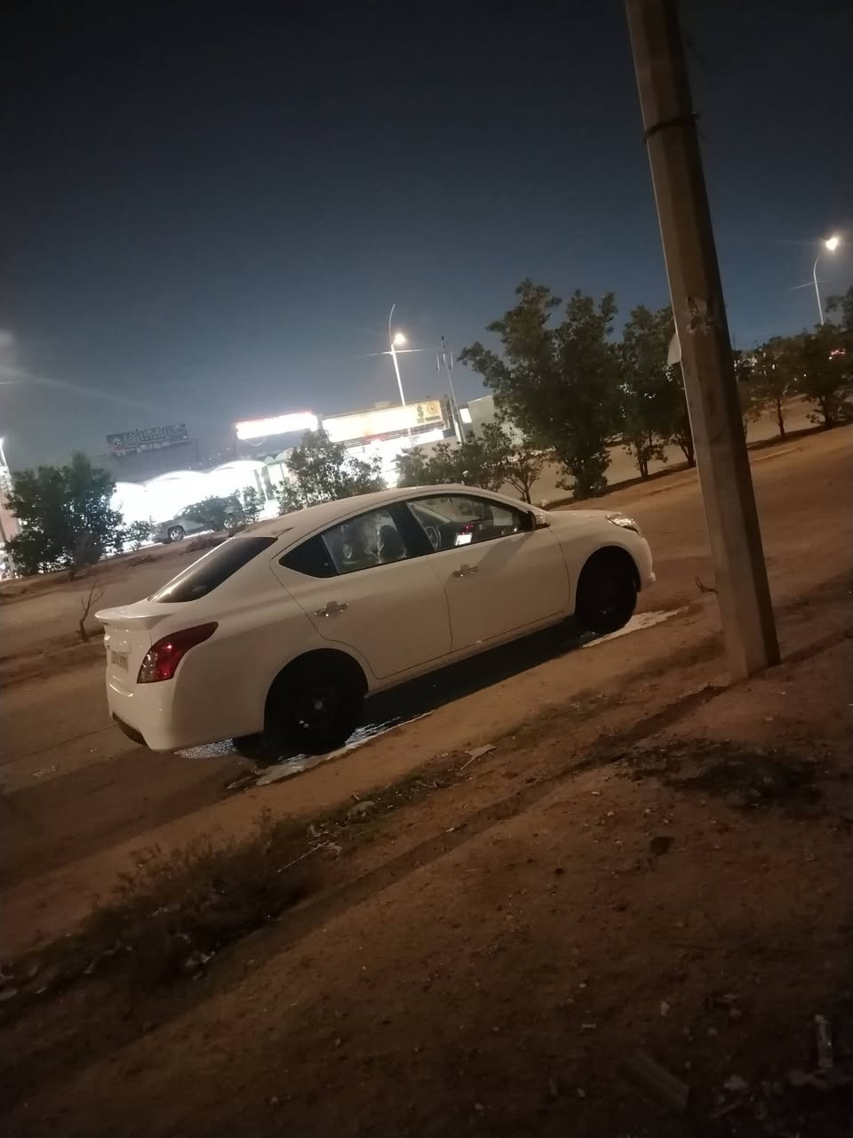 السلام عليكم شباب سياره للبيع حلوه وجاهزه الشراي ينتصر والله حلوه ماشي 2000 كلش كلش  كلش كلش حلوه السياره ما مشتغل تاكسي ما متعوبه مال بيت والشراي ينتصر *********** مصري
