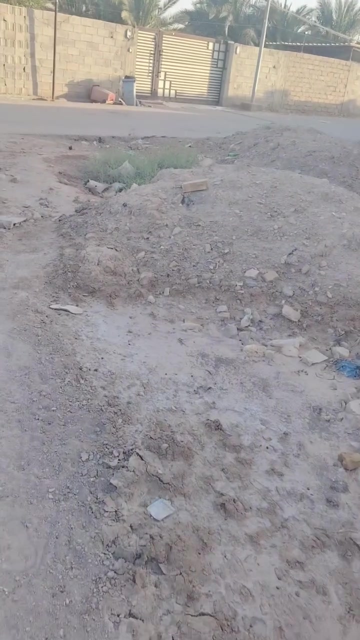 قطعة زراعي للبيع 220م .. الموقع حي الجوادين سوق الشيوخ شارع فاضل تيتو ...متوفرة جميع الخدمات للقطعة ماء كهرباء مجاري +تبليط ..  لاستفسار *********** اتصال +واتساب نستقبل جميع العروض في مكتبنا الكائن في حي الجوادين قرب مدرسة شريف الرضي
