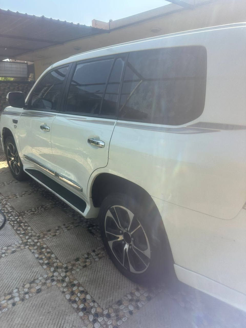 للبيع نقد فقط لاندكروز ٢٠١٣ مصفحه (درع) لون ابيض  محدثة ٢٠١٩ تحديث فول داخل وخارج محرك بنزين ٥٧٠٠ سيارة جاهزه فول
 المحرك مكفول من تبديله للتبديله تصفيح اصلي رقم بغداد بأسم شخص وليس شركه  سيارة خير من الله السعر  ٢٥٠٠٠ $  شتين ونص وبي مجال للتواص ***********
