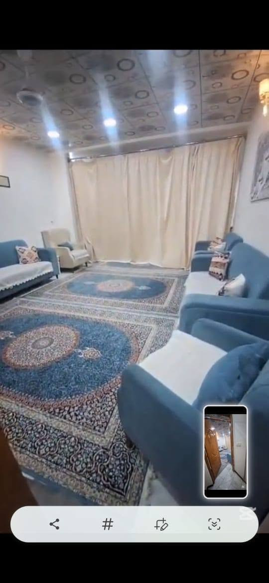 السلام عليكم دار للبيع كربلاء مجمع السلام السكني بالمرحله الأولى مفكوك من الشركة بيه مبادره مجموع السعر القديم ٢١٠ وهسه نزلنا من السعر صار ١٨٨
تفاصيل بيع البيت يدفع المشتري ٩٥ مليون
وتقريبا ٩٣  للمصرف   يسددهن 
بالشهر يسدد ٥٢٩ الف مع جلب كفيل لغرض تحويل الكفاله له
الطابق الأول حديقة مزروعه كبيرة وكراج سيارة وغرفة خطار مفتوحه عالصاله ومطبخ وغرفة نوم جوه ومنورين مسكوفات يصلحن غرف صغار أو خزن
وصحيات ٢ والصحيات الثالثه مع حمام مشترك
الطابق الثاني غرف نوم اثنين وسطح
مساحة البيت ٢٠٠ متر بناء ممتاز
ملاحظه اني مكلف بالنشر  البيع مباشر ويه صاحب الدار
واي استفسار هذا رقمه ***********
