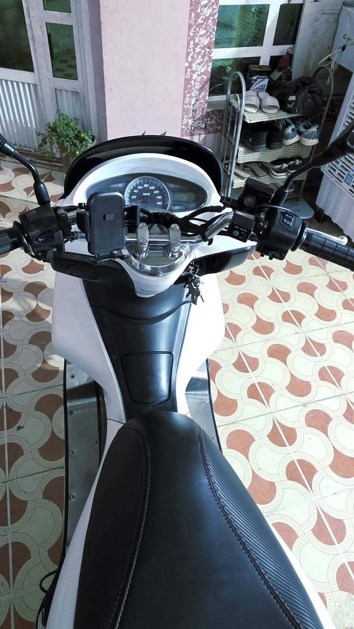 دراجه pcx موديل 2016 كفاله من كلشي كلها بلاد
عداد المسافه ٣٧
كامله مثل ما بصورة تجي شوفها 
كفرات محرك بلاد 
مكانها بعقوبه دور الزراعه 
سعر 13.5
***********
