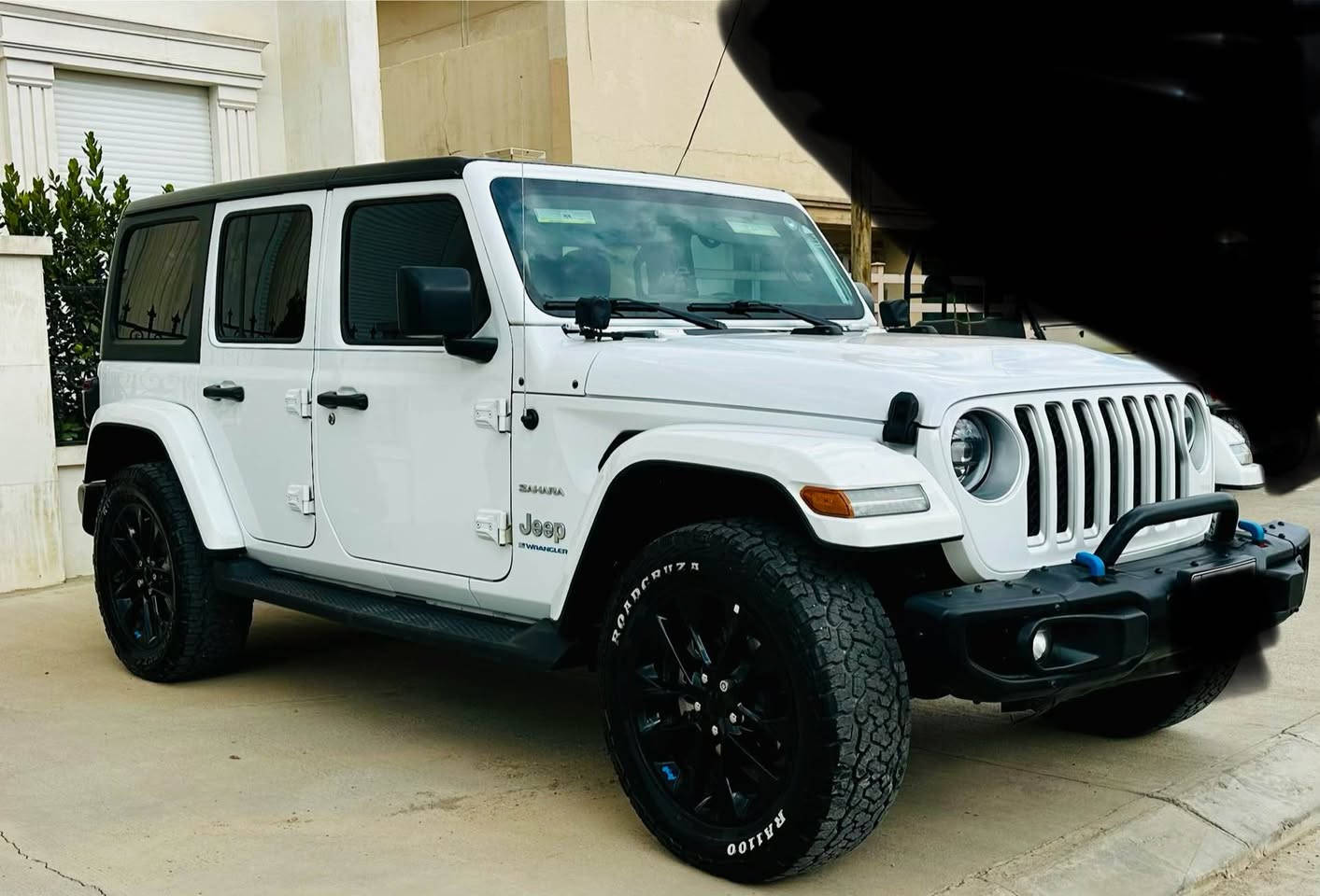 jeeb wranglar sahara 4xe
2023/ 
ماشى35 الف
سياره ٣ مودات بنزين- شحن- هايبريد
سياره كلين بى شوى  صبغ
كشنات جلد و هيتر
يفتح سقف
سياره نضيف جدا
كمليات كامل
تايرات جبلى
دعامىsrt 
سعر مناسب 
تراوس بى بس قضافى 200بيكب ٢٠٢٥
***********واتس اب أربيل, العراق
