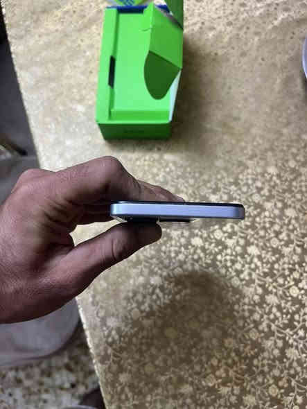 سلام عليكم تليفون للبيع نضيف بس شاشة تفطرت بس مامثر عليا سعر مناسب ٥٠ الف مكاني مشتل رقمي ***********
