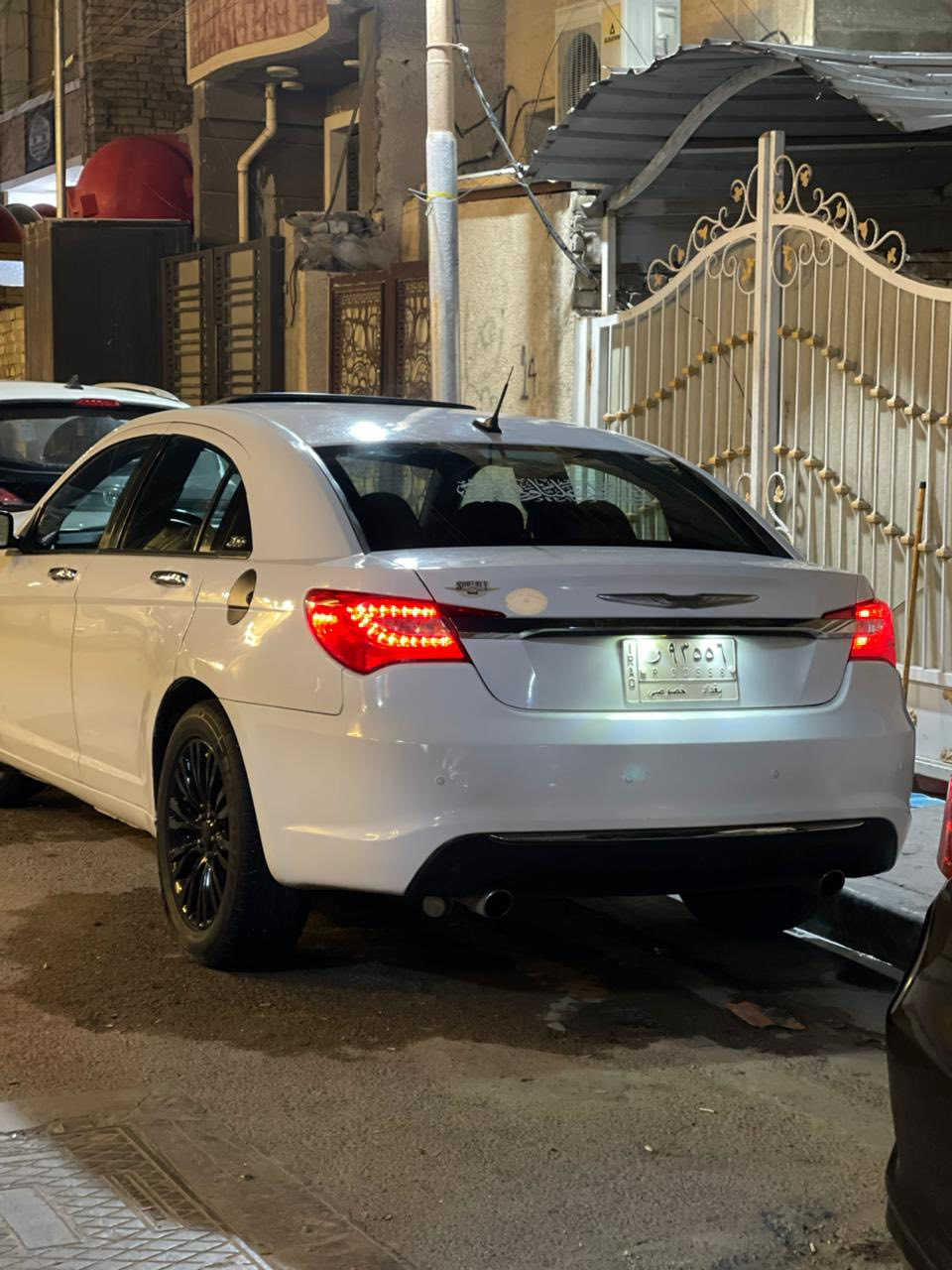 السلام عليكم السياره c200للبيع حادثه جاملغ خلفي وجاملغ امامي كير ومكينه خير من الله السياره احله من الصور  مكينه v6 فول عده بصمه مكاني بغداد البياع المو شراي لا يخابرني الاستفسار اتصل عله هذه الرقم   ***********
