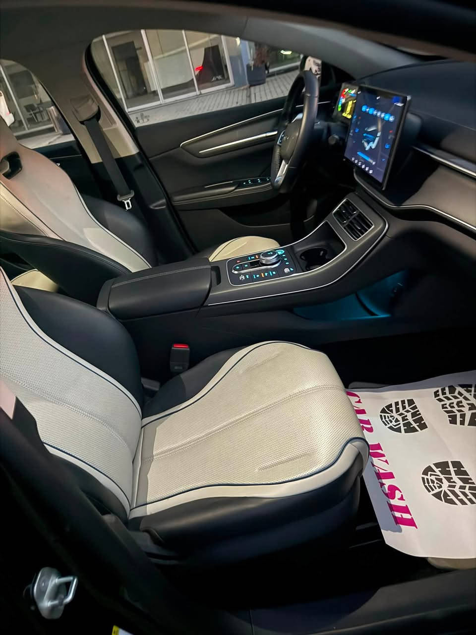 Byd دستروير لون اسود ماشبه ٩ الف فقط اخت الزيرو داخل ابيض وباقي المواصفات المعروفه رايده ب١٩٨٠٠ مليون مجال بسيط وتدللون 
***********
***********
