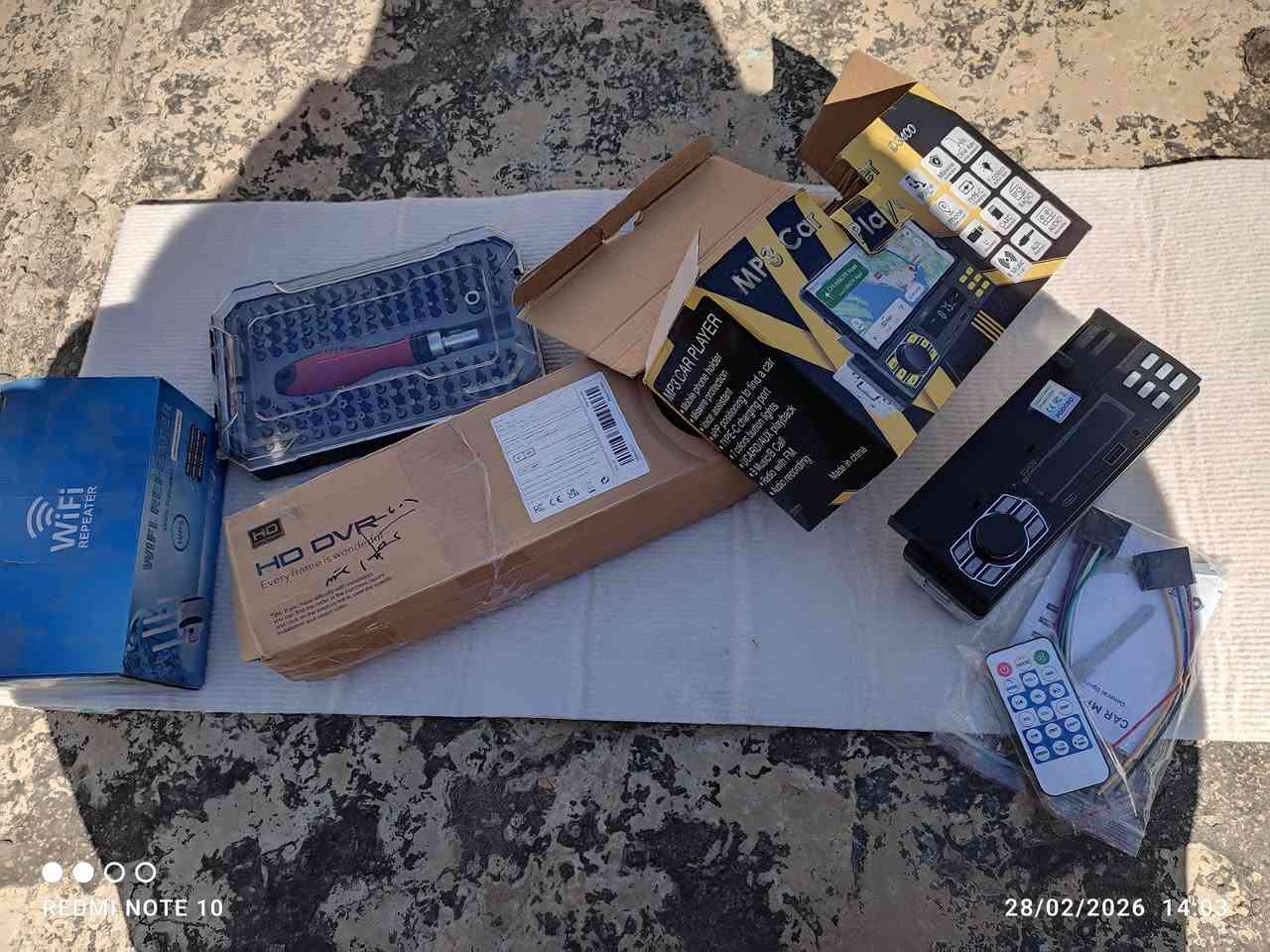 مسجل سياره طابق واحد فول مواصفات دبل انتكريت صوته يخبل من باله أوربي جديد عندي خدمه  كل محافظات العراق وبغداد ***********
