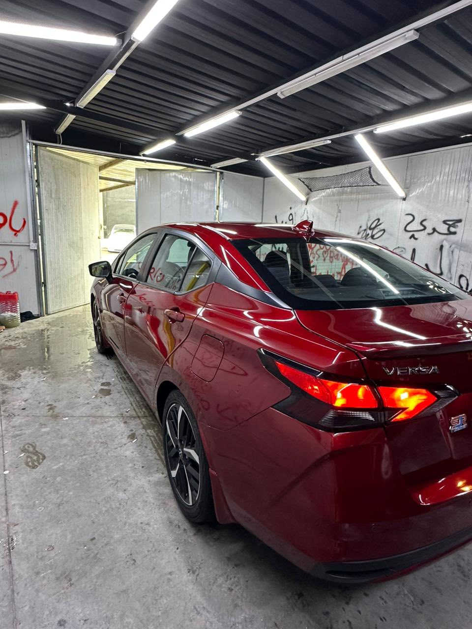 نيسان فيرسا 2024 SR فول مواصفات 🚘
• ماشية: 11 الف فقط
 • بونيت +جاملغ صبغ بدون شاصي شرط
ايرباك ستيرين وبرده مرجع بلادي

📋 المواصفات:

 • شاشة كبيرة مع Apple CarPlay / Android Auto
 • شاحن لاسلكي 📱
 • رادارات أمامية + خلفية 🚦
 • حساسات أمامية وخلفية
 • كاميرا خلفية عالية الدقة 🎥
 • مقاعد مخمل مع لمسات رياضية SR
 • ستيرن مع تحكم كامل (أوامر صوتية + ميديا + كروز كونترول)
 • كروز كونترول ذكي (Adaptive Cruise Control)
 • دخول ذكي + تشغيل بصمة
 • LED لايتات أمامية
 • نظام تنبيه مغادرة المسار + تحذير اصطدام أمامي
.
.
.
.
📌 السيارة نظيفة جدا مابيه مصرف دينار
رقم شاصي 3N1CN8FV0RL817469
📍مكان السيارة : اربيل
السعر : 114$ ورقة
📍السيارة رقم كاتى تترقم شمالي ب 12 ورقة فقط بأسم المشتري
*********** واتس اب
***********
