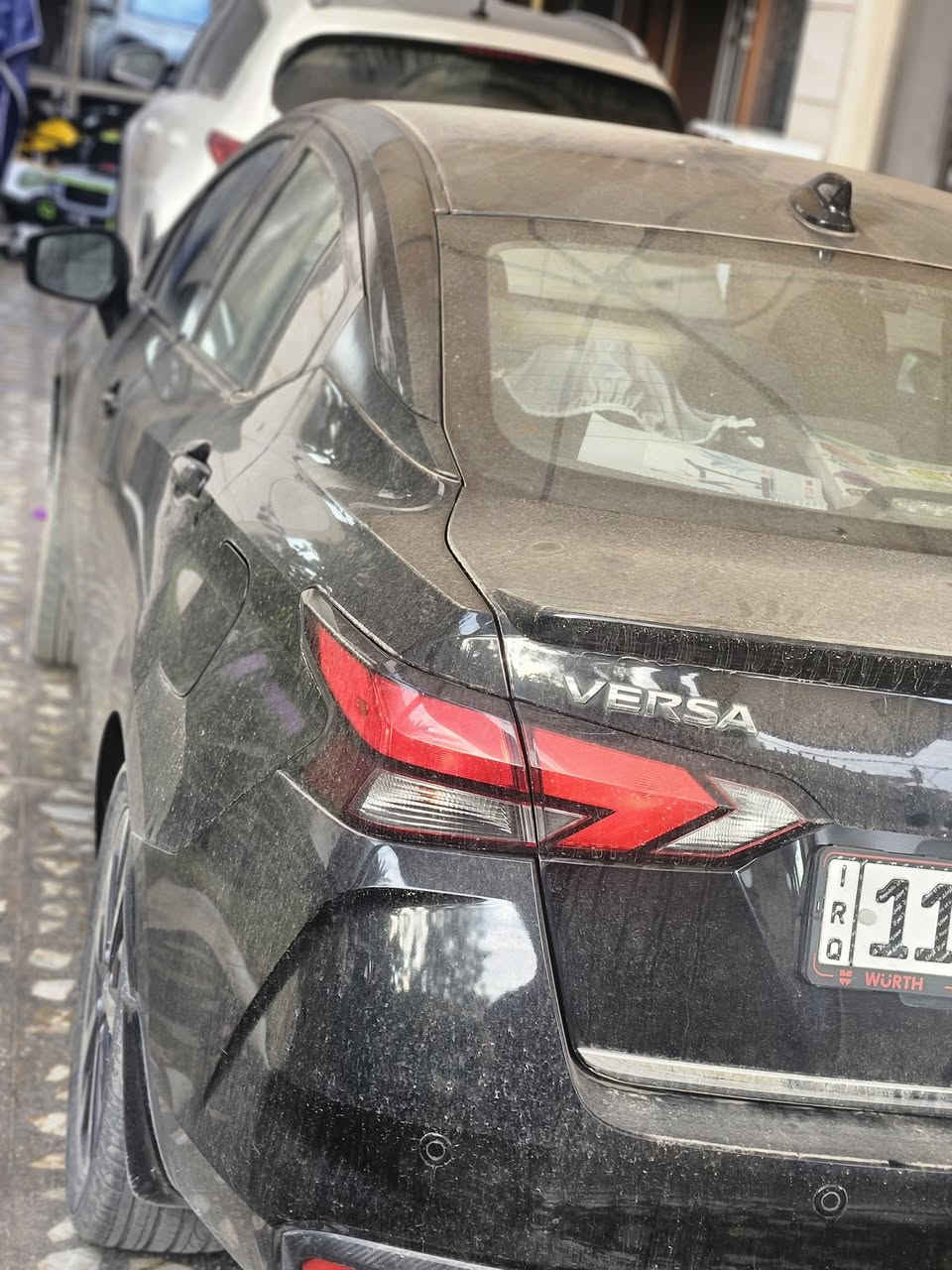 السلام عليكم نيسان فيرسا ٢٠٢٠ للبيع 
السياره موصفات sv بصمه شاشه كامره كشنات مخمل حادثها بنيد مبدل ومصبوغ وراس الشاصي وبيها تعديل بارد كلش صغير مال تحميل ماشيه ٤٦ الف ميل السياره حيل نضيفه السعر ١١٨مكانها بغداد حي الجامعه ***********
