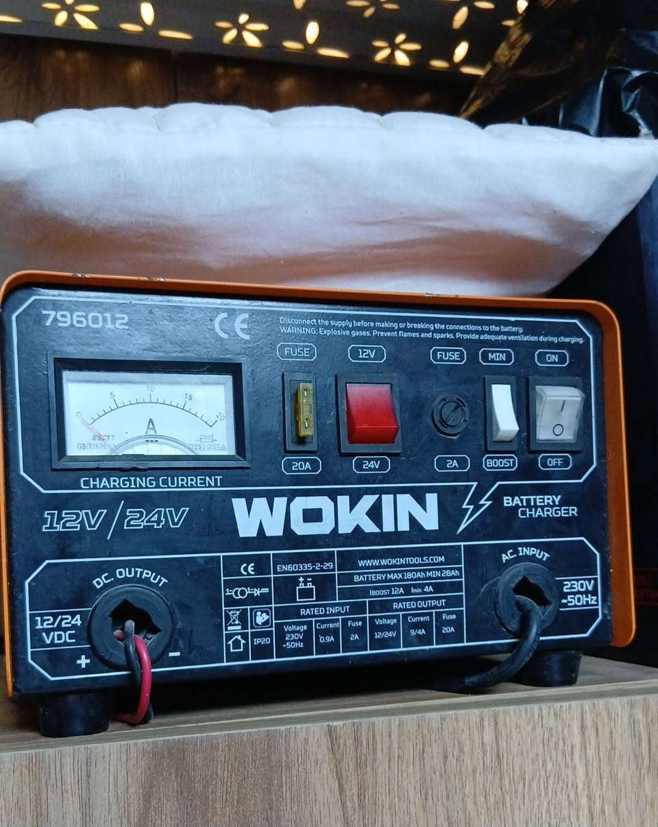 سلام عليكم عندي شاحنه باتري نضيفه وياه مال فحص ياتري سعره 90 وبيه مجال ***********
