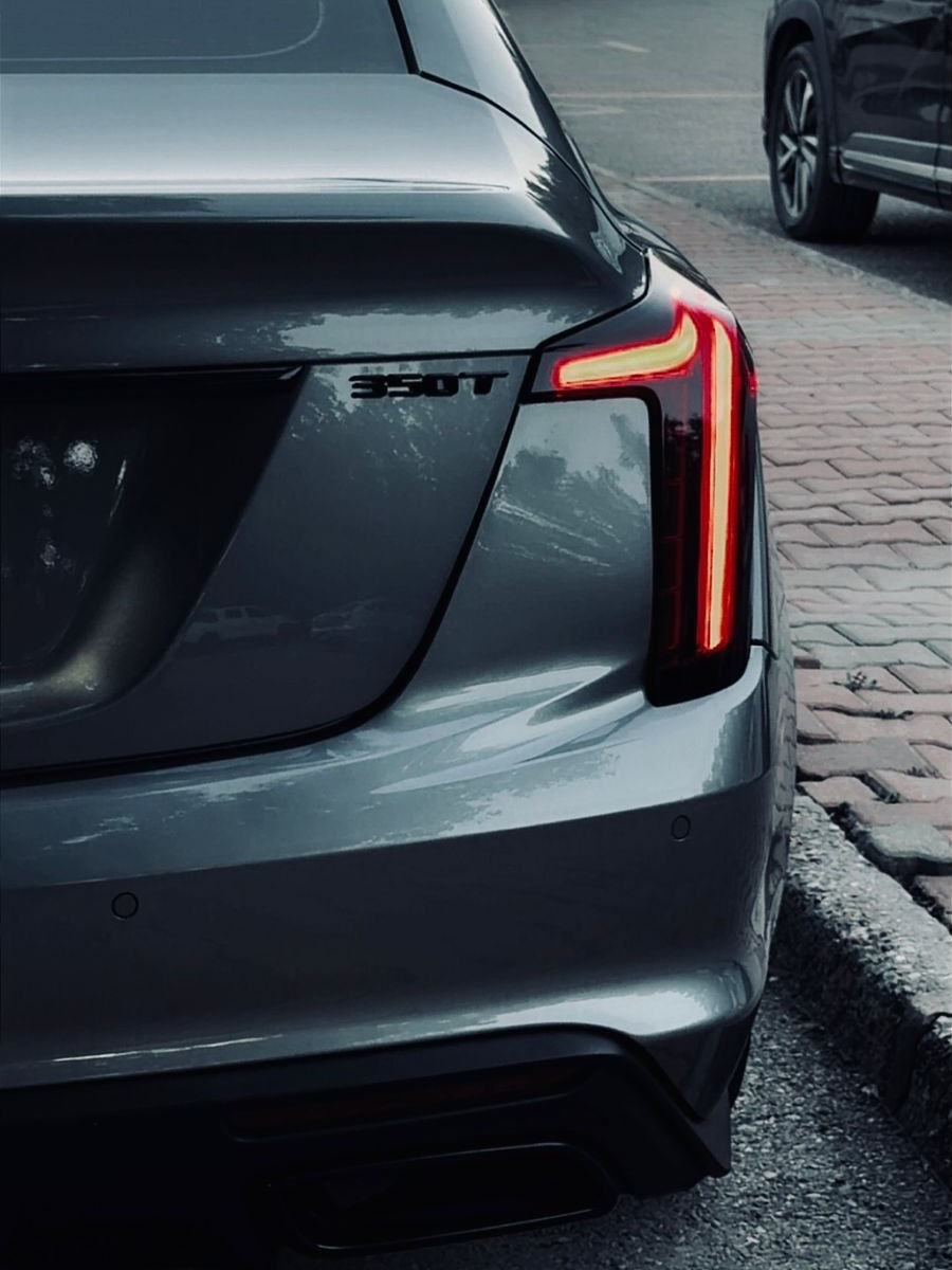 ⁨	╰───➤ 𝐂𝐚𝐝𝐢𝐥𝐥𝐚𝐜 𝐂𝐓𝟓
الموديل : [ 𝟐𝟎𝟐𝟑 ]
المحرك : [ I4 / 2.0 - Turbo ] 🔥
الگير : [ أوتوماتيك ] 
الممشى : [ 22 الف ميل ]
اللون : [ فضـي - سلڤـر ] 🪙
الحالة : [ السيـارة وارد أمريكا ضررهـا جاملغ أيسر الأمامي وباب الراكب ]

[ لمعرفة السعر اترك تعليق داخل المنشور وسوف يصل اليك مباشر عبر رسالة نصية ] 📥

[ الـــــمـــواصــفـــــات ]

- تدعم كار بلي / اندرويد اوتو
- كشنات جلد 
- كشنات كهرباء 
- مثبت سرعة 
- تحديد مسار 
- ماوس شاشة 
- تحذير اصدام
- حساس تحذير بالكشن 
- داتا شو 
- اوتو هولد + اوتو stop
- 4 انظمة قيادة

الموقع : [ بغـداد / حـي العـدل ] 📍

للتواصل واتس اب او اتصال : [ *********** ]

#cadillac #ct5 #ct5v #turbo #yasser_erbil⁩
