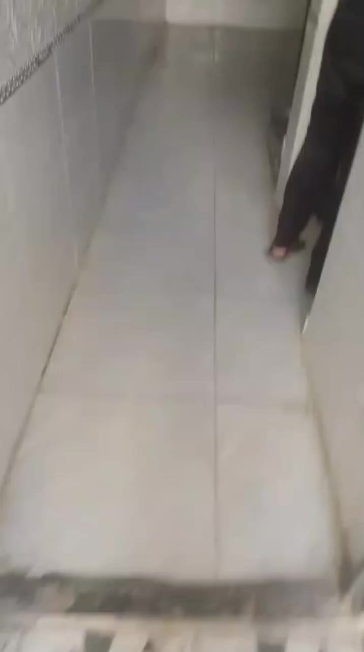 بيت للايجار 50متر
المكان حي دجله خلف مطعم الساعه
يحتوي غرفتين وصاله ومطبخ وصحيات 
السعر ٤٥٠ قفل 
بيت جديد وجاهز تانكي سخان ماطور بس نضف وشيل بي
للاتصال ***********
