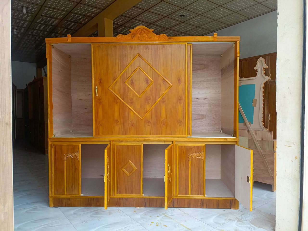 سلام عليكم من مزاد الأخوين للبيع الثالث المنزلي الجديد المستعمل كلاري جديد حسب القياس من مترين الا تلاثه متر 
ديالى شهربان شارع المصرف مقابل دكتور قيس ابو السنان 
***********عماد سامي مزاد الأخوين  تصال واتساب
