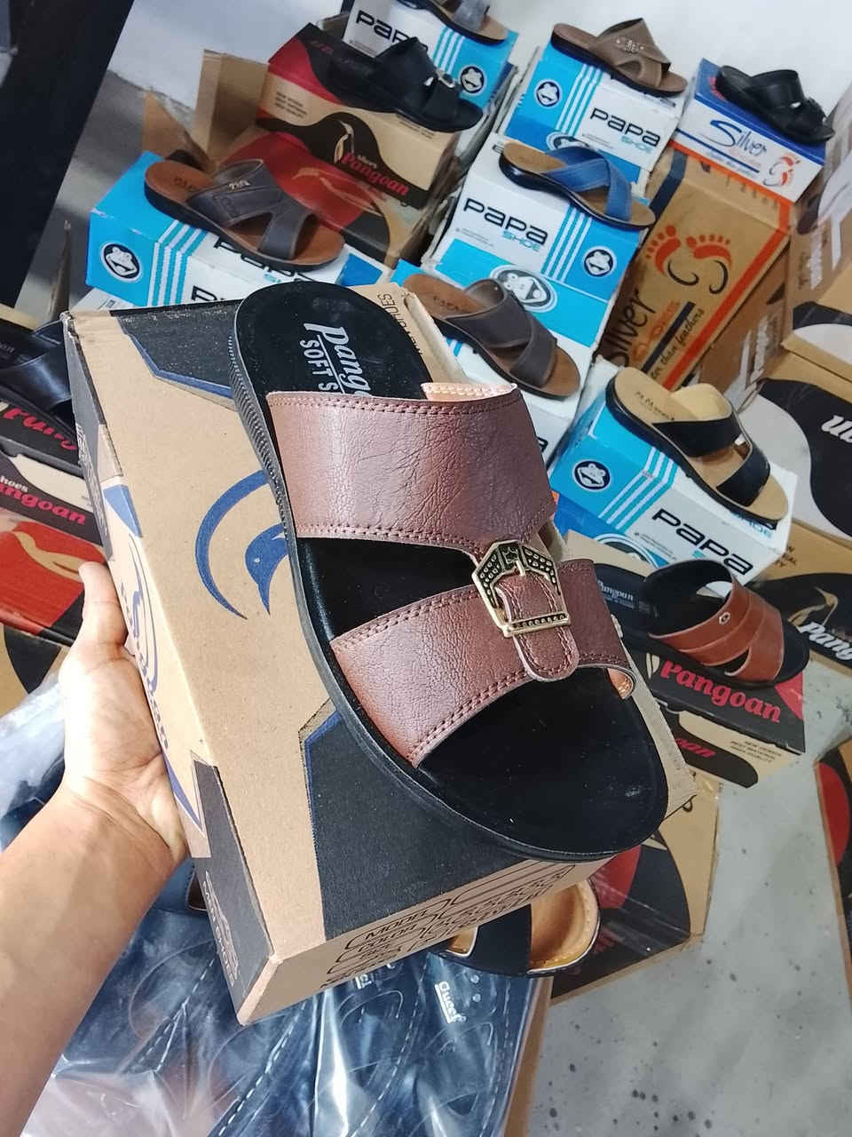 شحاطة رجالي القطعه ٣الف
الكارتون درزن ٣٦الف راسلني وتساب ***********
