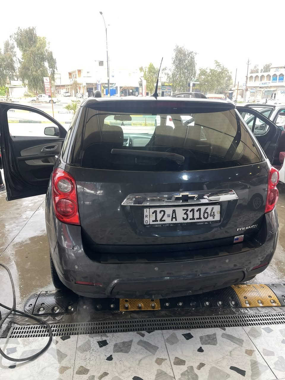 السلام عليكم 
شيفي اكينوكس 2011 مكينة 2400 
رقم نينوى انجليزي 
كاربون بانزين الجديد 
السيارة باسمي شرط التحويل وكالة ما اسوي 
سيارة بيها ضربة بالجاملغ اليمين وبوند بيها ملاحظات بسيطة 
السيارة للجناي ويعرفلها سعرها ابلاش 
مكينتها بيها اثر بخار  كير قبل شهرين مبدل مال كصة 
سعرها 70$ قفل قفل منزل من سعرها حك المكينة وبيها ترتيبات بسيطة 

مكان السيارة : 
موصل : معرض الغدير - شارع البراوي 
رقم الشرعي 
***********
