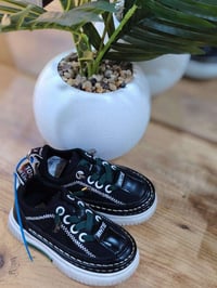 أحذية أطفال • ٩٠ زوج • البصرة القبلة