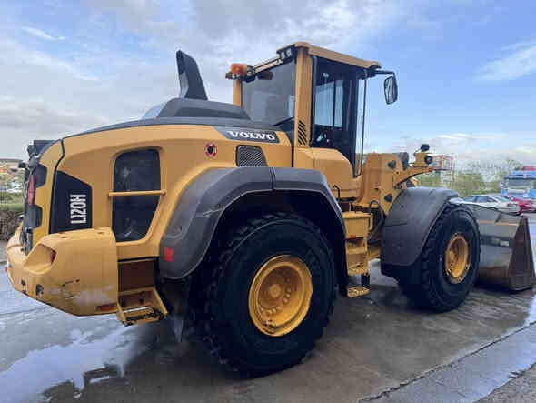 VOLOV L120H—2015
مشتغل ساعة 13667مثل جديد
منفيست مامشتغل بلعراق

‎***********بختیارأحمدعلي 

‎‏‎‏⏰‎‏‎ساعات العمل : ٩:٠٠ صباحًا   -   ٧:٠٠ مساءً

‎‏‎‏‎‏‎بيع و شراء جميع الاليات الثقيله
‎‏‎‏‎‏‎عنوان :أربيل / شارع ١٠٠م قریب ترافيك لايت مخمور- خلف الحديقه
……….……………………………………………………
