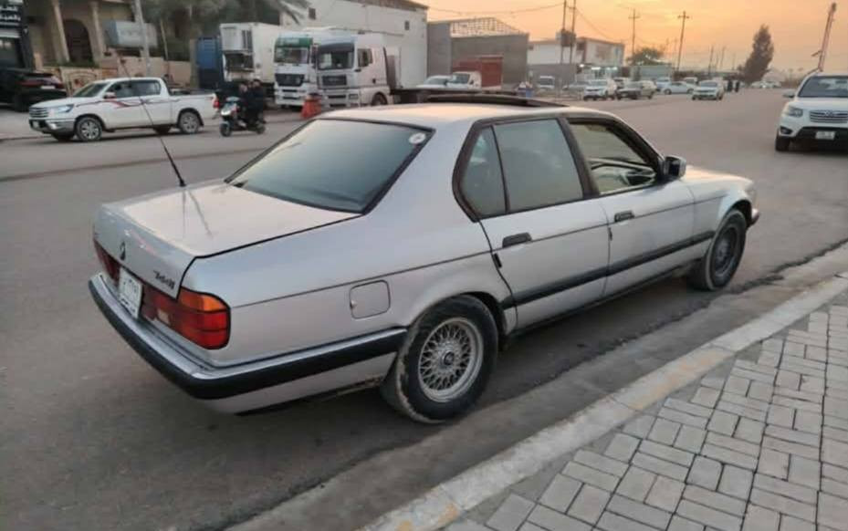 السلام عليكم ورحمة الله وبركاته
للبيع بي ام حجم (740)✈️
اصل بليته (740) 
سلايت فول سيار جديده
محرك كير شرط تخم تاير جديد
سياره كشنات جلد تبريد شرط
رقم نينوى شرط التحويل
سنويه لل2028 موديل( 92)
العنوان موصل اخوكم ابوثامر للاستفسار التصال على الأرقام
*********** ☎️
*********** ☎️
