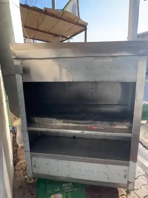 السلام عليكم 
غراض مطعم جديده ومناسبه 
***********
