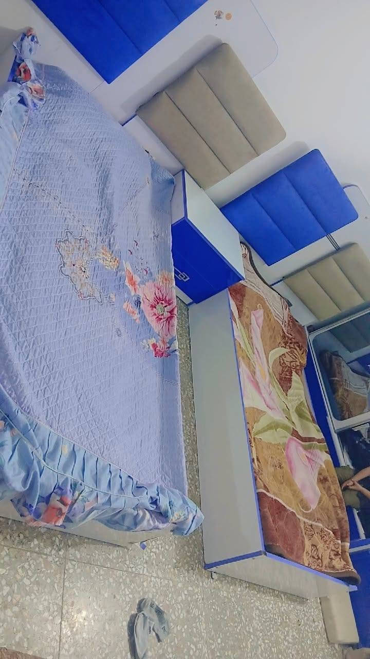 حبايب غرفتين مستعجله ع بيعتهن كل غرفه وحدها بيها  2 جرابي وكلش نظيفات سعرهن 450وبيهن مجال 
اللهم صلي على محمد وآل محمد. 
مكان #بغداد_سكينه_شارع_المكاتب #الجميع #الجميع
