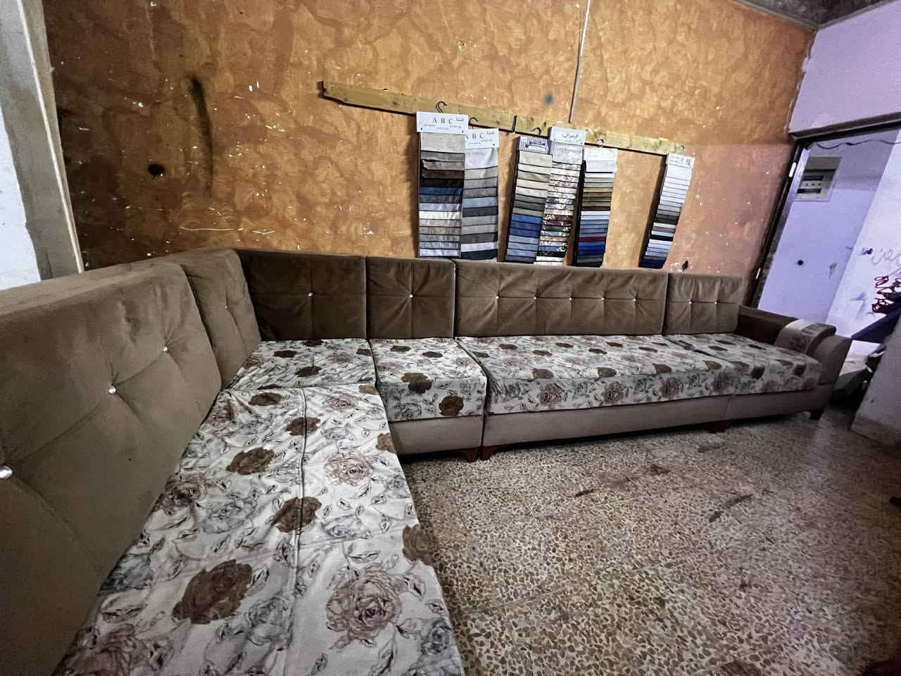 عرض خاص 📍ديوان للبيع مابي اي عيب حيل نضيف٧امتار ونص
سفنج جديد خشب مابي اي كسر شرط 
السعر 130فقط


**إذا كنت صاحب هذا الإعلان وتريد حذفه لأي سبب، رجاءا أرسل رسالة إلى الدعم الفني**