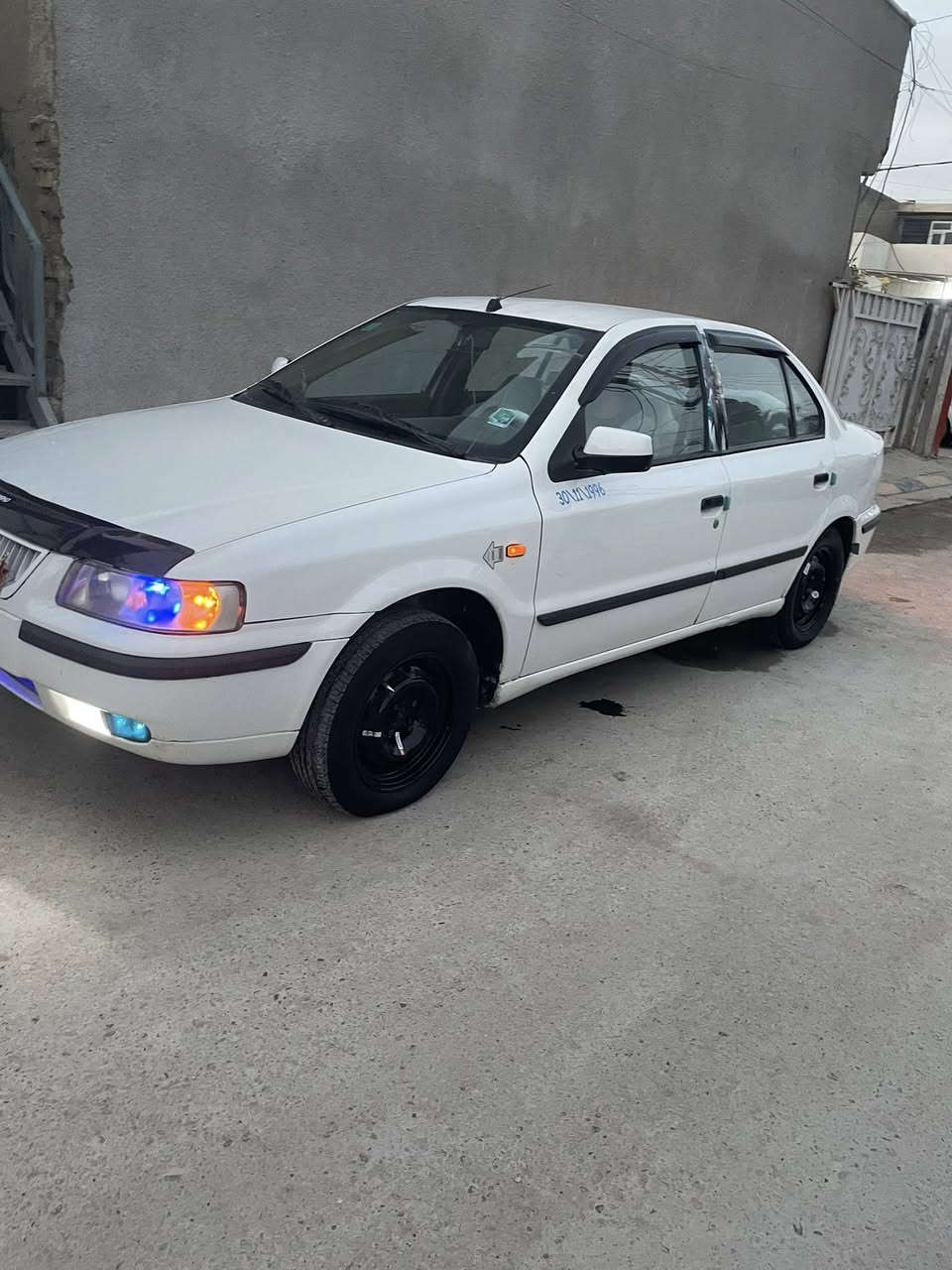 السلام عليكم سيارة سمند ناطقه 2010السياره بلاديه كفاله عامه الباب الخلفي مبدل مؤسسه سياره تخم تاير جديد الصدر جديد عل شواصي حته المشط مبدل تبريد ثلج سياره حلوه تجي وتشوف مكانهه بغداد 
الرقم واسط السعر 45
للاستفسار عله هذا الرقم ***********
