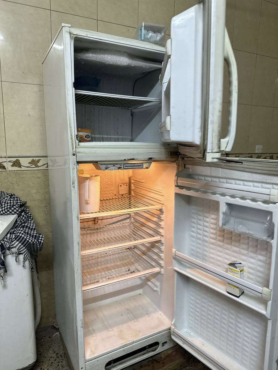 للبيع ثلاجة كونكرات أصلية ❄️
ثلاجة نوع كونكرات أصلية بحالة ممتازة، تبريد قوي وشغل نظيف 👌
مناسبة للبيت أو الاستخدام اليومي، عملية


**إذا كنت صاحب هذا الإعلان وتريد حذفه لأي سبب، رجاءا أرسل رسالة إلى الدعم الفني**