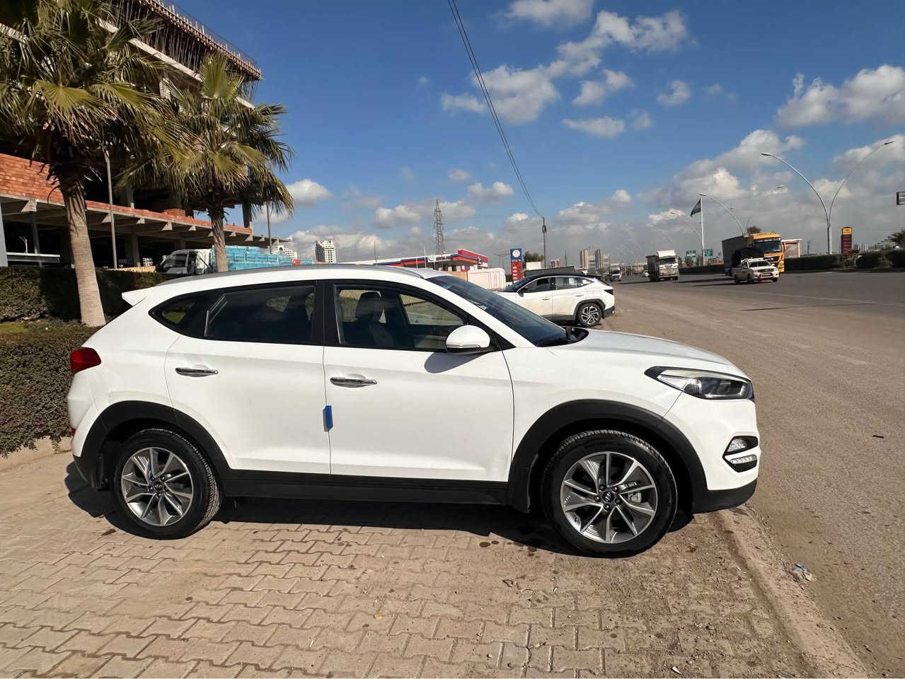 هیۆندای توکسۆن ٢٠١٨ سەیارەکی توند و تۆل ١٣٤ هەزار کلم رۆیشتووە گێر و مەکینە بەشەرت رەقەم هەولێر  وەکالە و بەناوکردن بە شەرت تەبردی سارد و گەرم بەشەرت سەیارەکی زۆر پاک و خاوێنە  سەیارەکە دەعمی نیە بێ سبوخ بێ سارد سعری ١٨٧کەمێک مەجال شوێن هەولێر /ژمارەی موبایل :*********** أربيل, العراق
