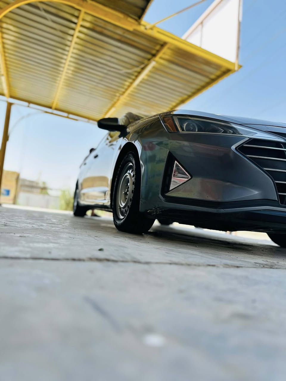 النترا موديل ٢٠٢٠
للبيع مكينه دوش ٢٠٠٠ رقم كربلاء إنكليزي  سياره ماشيه ١١٩الف قطعتين والثالثه كلير فقط توحيد لون  كير اي تي ام 
مكاني كربلاء الهنديه السعر ١٣٠ وبيها مجال بسيط
رقم التلفون ***********
