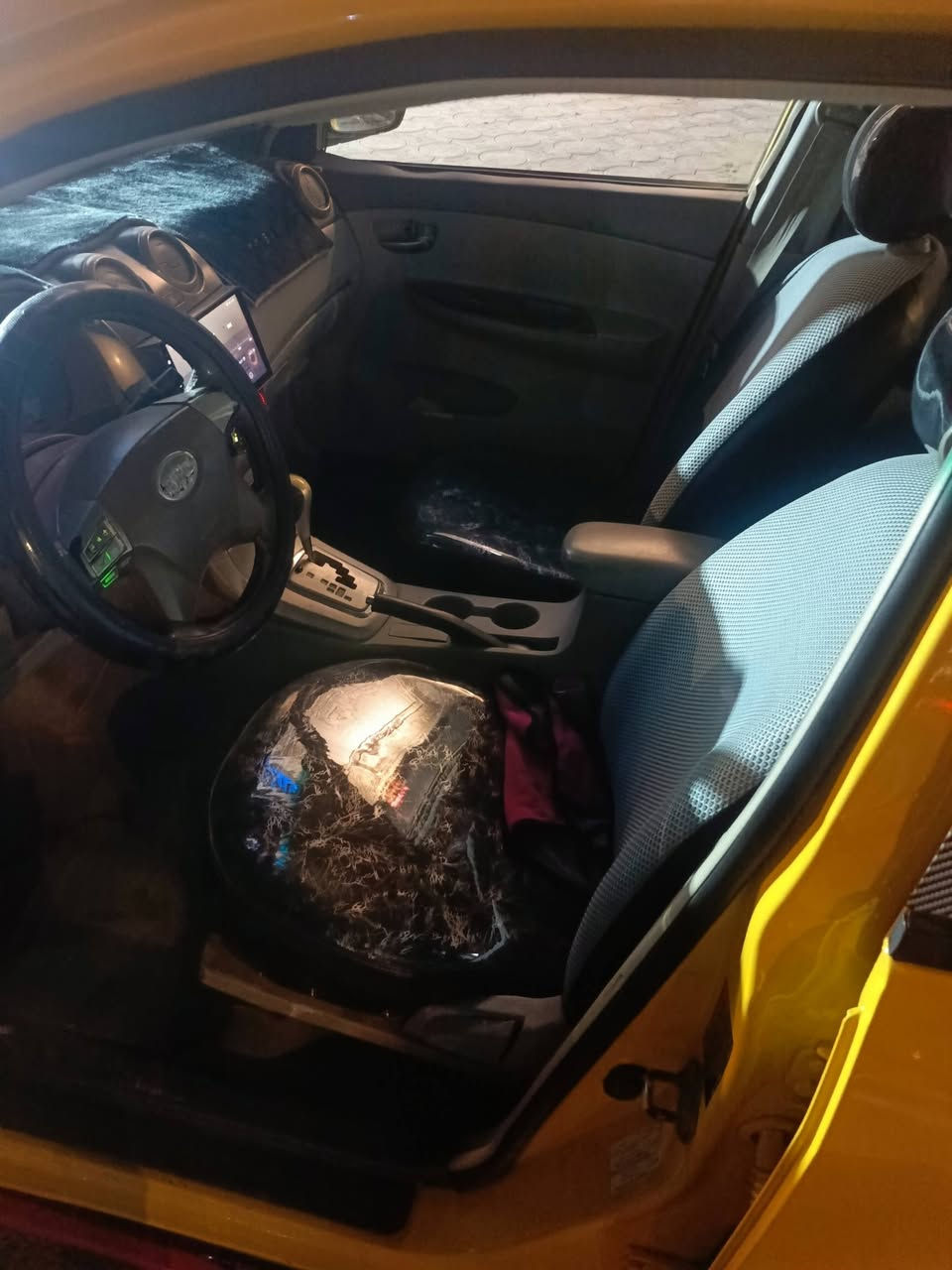 سلام عليكم بي وايدي موديل ٢٠١٣ بسمي سنويه جديدة ٣٦ تخم تاير جديد صدر أمام خلفي كير وتماتيك ابلدي تحويل  ثاني يوم لسعر ٤٨ أو بيه مجال لشراي مكاني بل حبيبيه ***********
