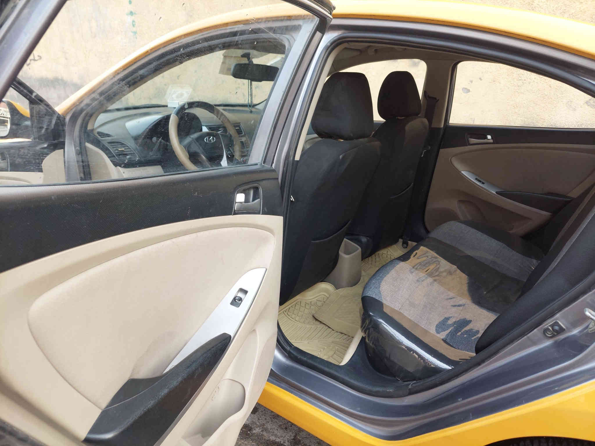 السلام عليكم اكسنت موديل 2016 اجرة للبيع مكينة وكير وتبريد واطارات وبطارية في حالة جيدة  حجم المكينة1400 مابيها اي  دوانز مصبوغة عام للجمالية مبدل جاملغ امامي 87 جهة السايق 
السعر وبي مجال بسيط للاستفسار على الرقم  
*********** ومتواجد على النت
