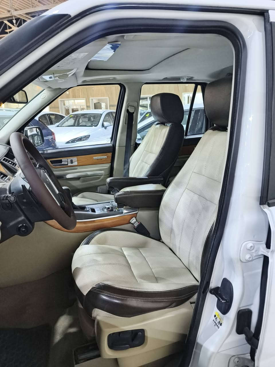 رانج ٢٠١١
اوتوبايغراف
وكالة سردار خليجي
صبغ داير جاملغ امامي ايمن وتكحيل كارت 
جاهزة وجديدة جدا فقط هاندبريك كهرباء متوقف
بغداد - معارض البياع
***********
***********
