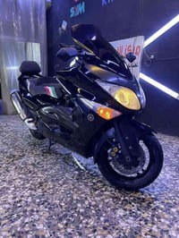 TMAX2011 دراجه مكفوله من نضوح وتبخير وصوت ماعدا  شخوط قليله بلكفر مكان...