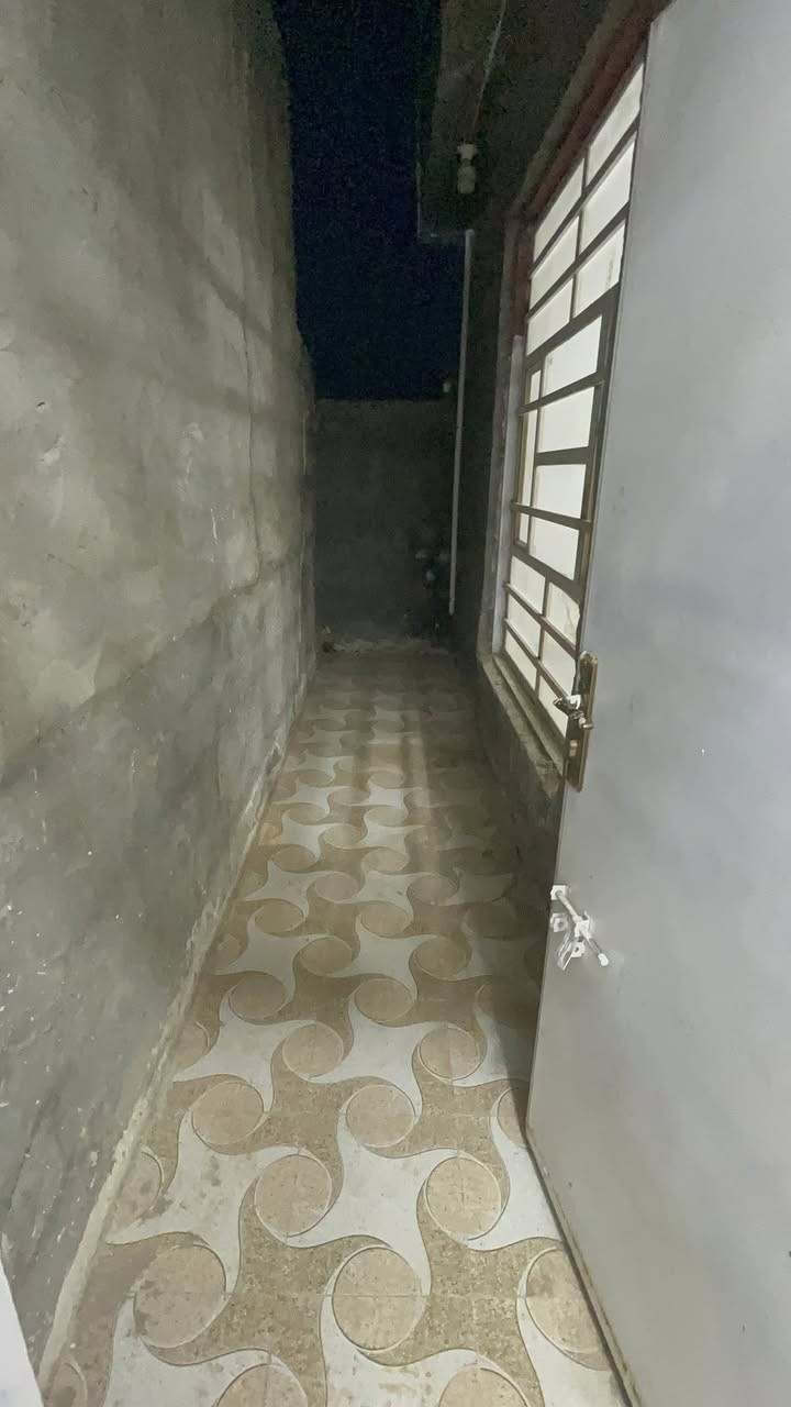 يت لإيجار بيت جديد وجاهز من كلشي بيه خط مولد وسخان وتانكي وموطورمي بي غرفتين وصالة وحمام ستقبال  
كرهباء ومي جاهز مساحت٢٠٠ مكانه بابل حله نيل يم مدرسة صينيه ضبط ***********📞📞***********
