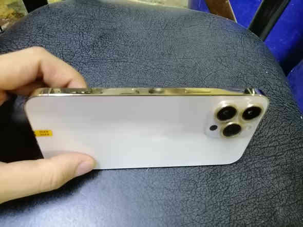 للبيع ايفون 13برو ماكس ذاكرة 256 بطارية 96 لون ذهبي شرط نورمان اي خلل ما بي السعر٧٠٠ قفل شرط وضمان يومين جلخ ما بي بعده جديد حتى الوصل ماله موجود  الشراي يتصل *********** عنواني حي المهندسين
