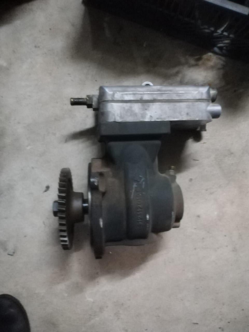 ئەشیای سەیارەی گەورە بۆ فرۆشتن
پەمپی هەوا یەک بستۆنە 

تەنکی بە قاچ و کامل ئەشیاوە 

سۆندەی وینج 

هەموشیان زۆر بێ کێشەن 

‎ژ م :*********** 
***********
