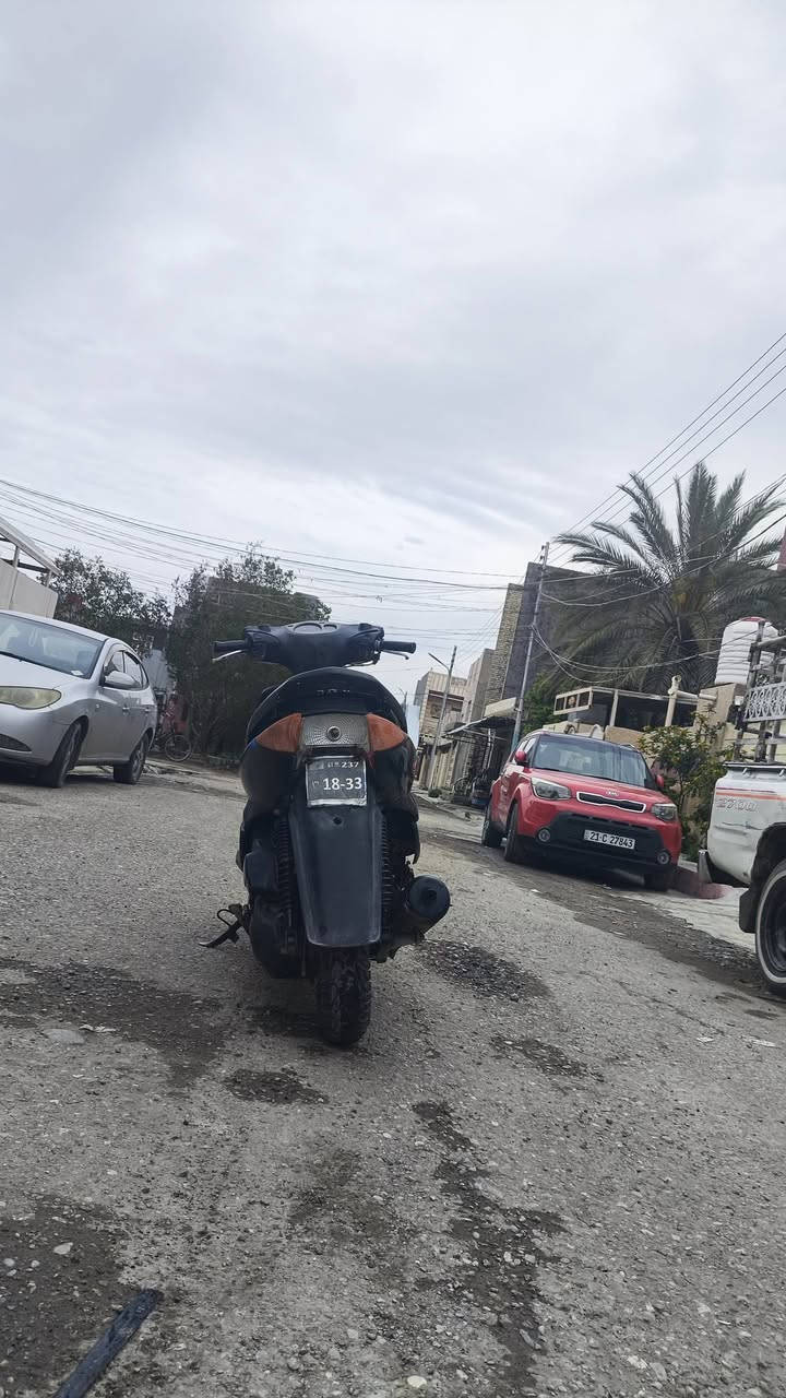 السلام عليكم 
دراجه كلشي شغال مكينه خير من الله صلنصه نقص بس كعكه ب500 دينار 
كهربائيات شغاله كلها كلوب امامي 4 الوان ابيض اصفر احمر ازرق
دبلات كله شغال مكان تحرير حسينيه 
رقم ***********
